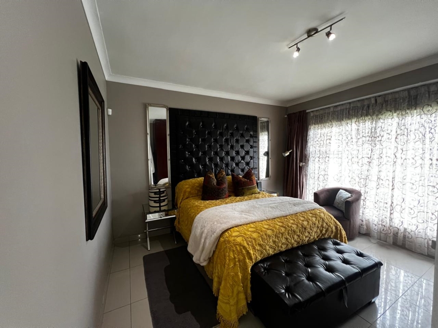 8 Bedroom Property for Sale in Abbotsford Eastern Cape